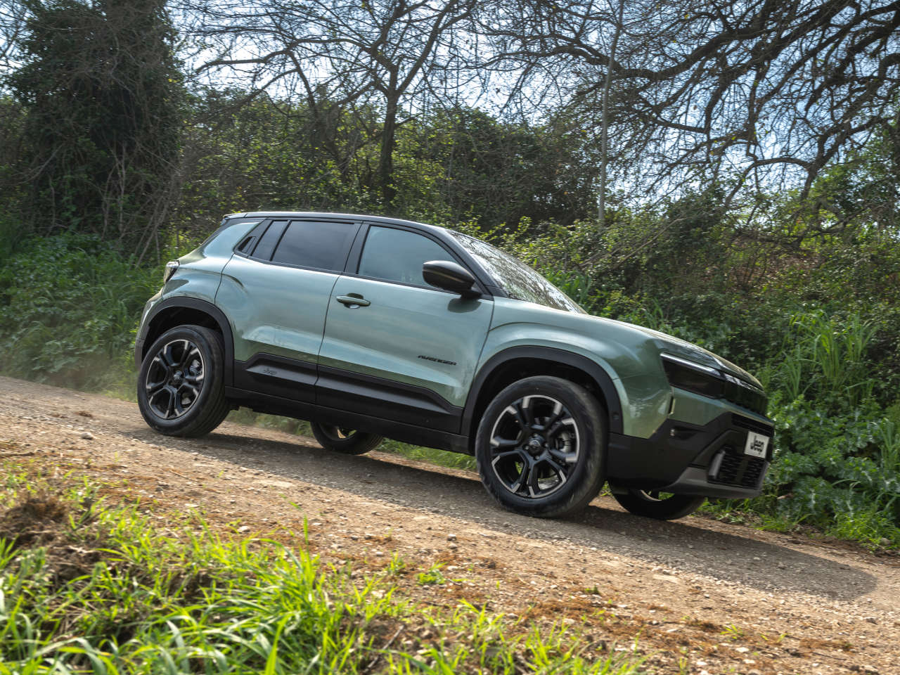 Новий Jeep Avenger, вигляд з правого боку