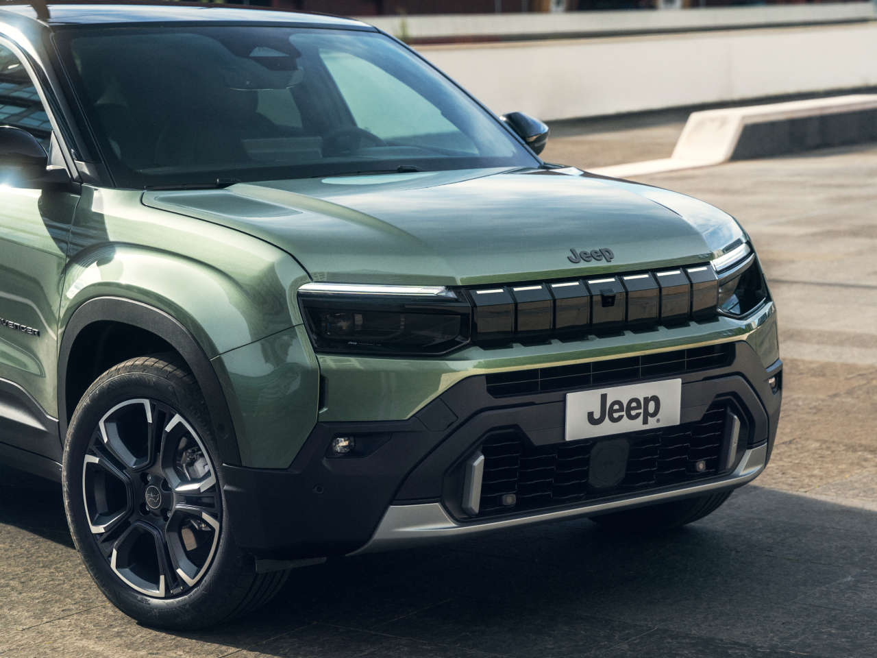 Jeep Avenger зеленого кольору, радіаторна решітка