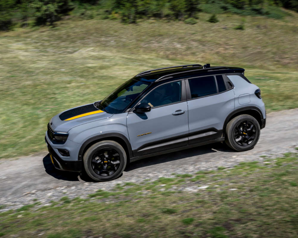 Jeep Avenger 4xe The North Face, вигляд з лівого боку