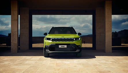 Jeep Compass e-Hybrid яскраво-зеленого кольору, вигляд спереду