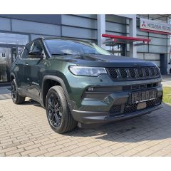 автомобіль Jeep Compass North Star перед салоном "Автопасаж" в Києві