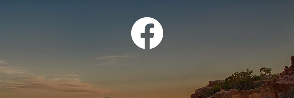 Знимок неба з логотипом Facebook