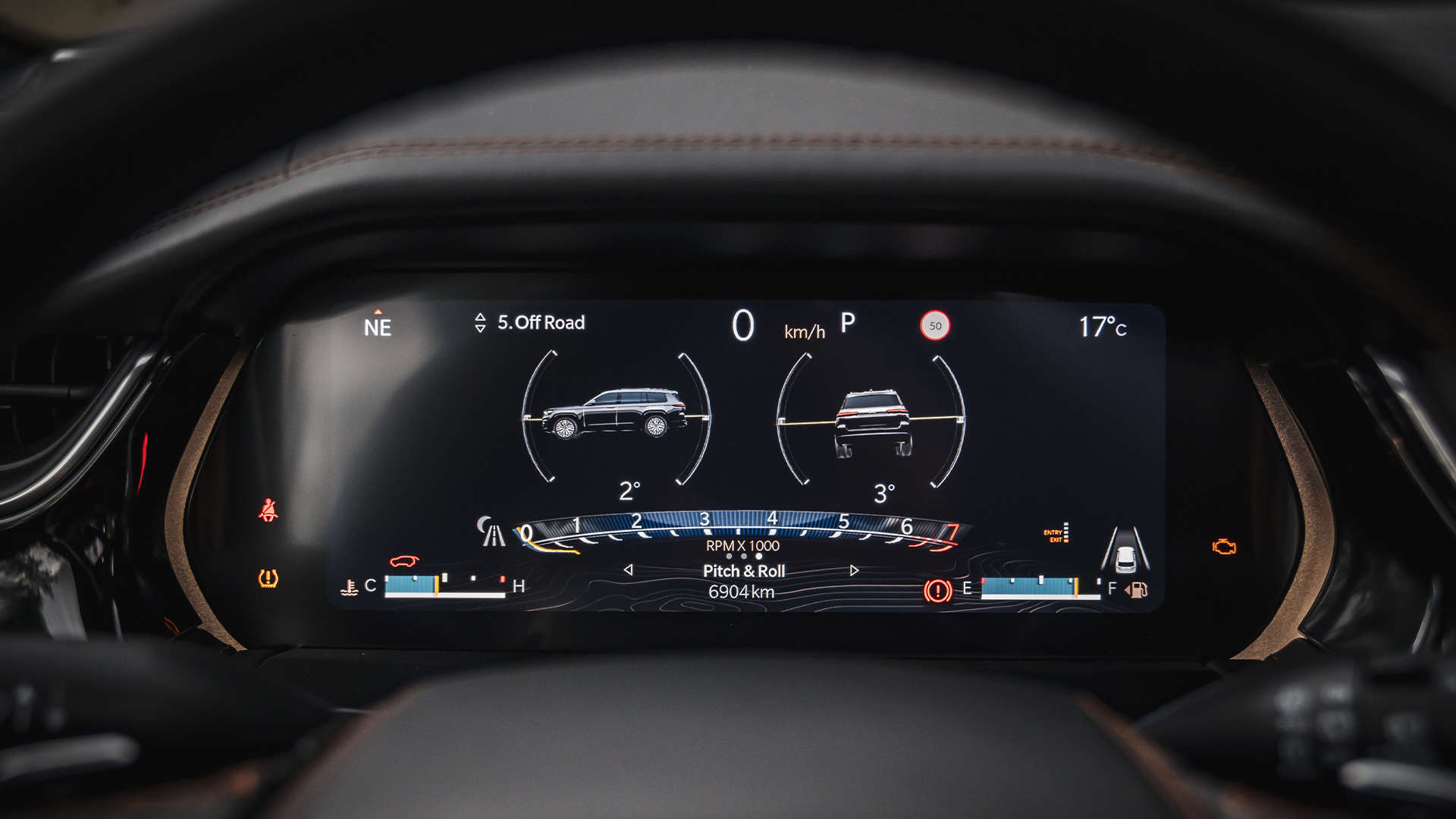 Jeep Grand Cherokee Summit Reserve L, панель приладів